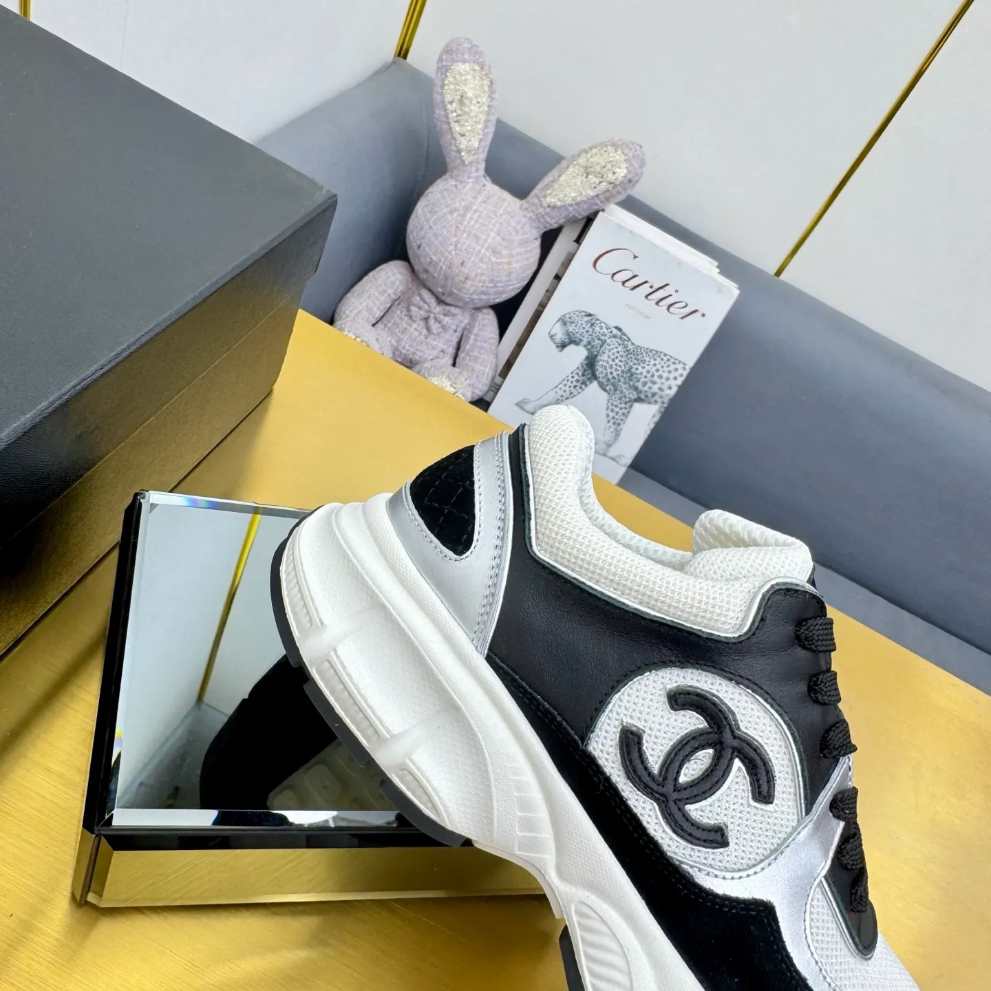 p700🐮🐮Upgraded version, upgraded version, upgraded version! No rebuttal accepted! ! ! ! Chanel Chanel dad shoes, couples' model for men and women - 2025 top casual sneakers in the counter. This classic design; the upper is electro-embroidered with various techniques; ❷The inner lining is made of: original Yangli + net ❸The outsole is based on: the original TPU combination outsole. The full set of boutique packaging for women 35–41